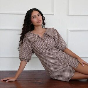 Doen style MOTEL mini Dress, 100% cotton with Peter Pan collar, puff sleeves